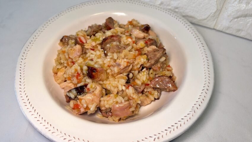 Arroz de aprovechamiento de pollo y chorizo criollo de barbacoa